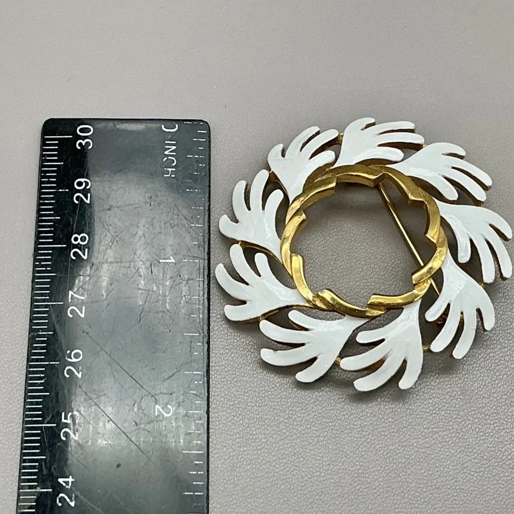 Trifari vintage crown